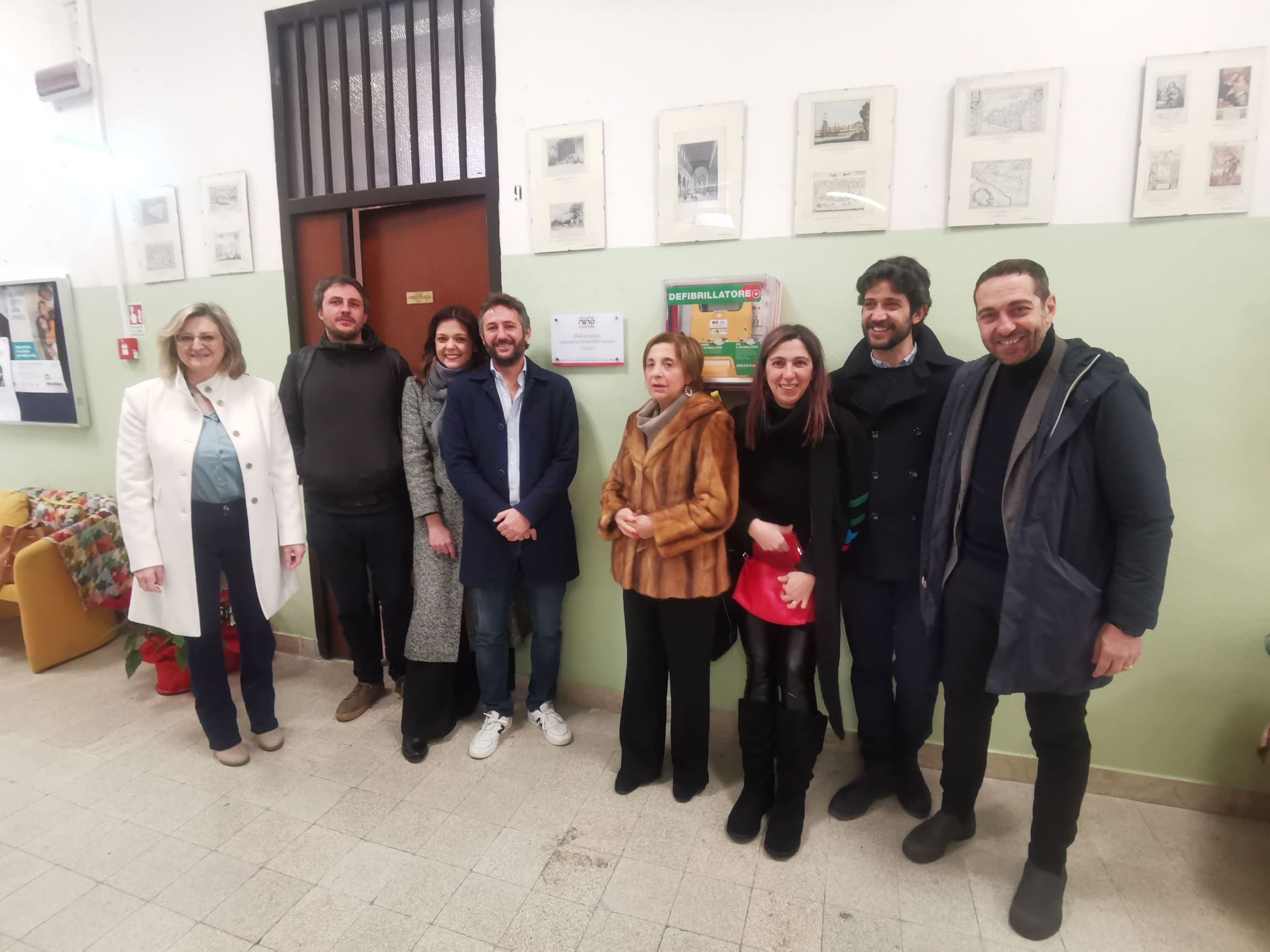 ANC_Foto gruppo consegna defibrillatore (4)