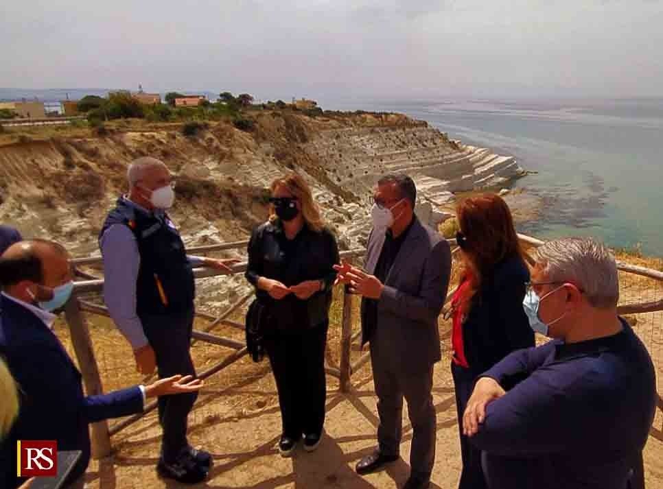 Assessore Cordaro presso la Scala dei Turchi