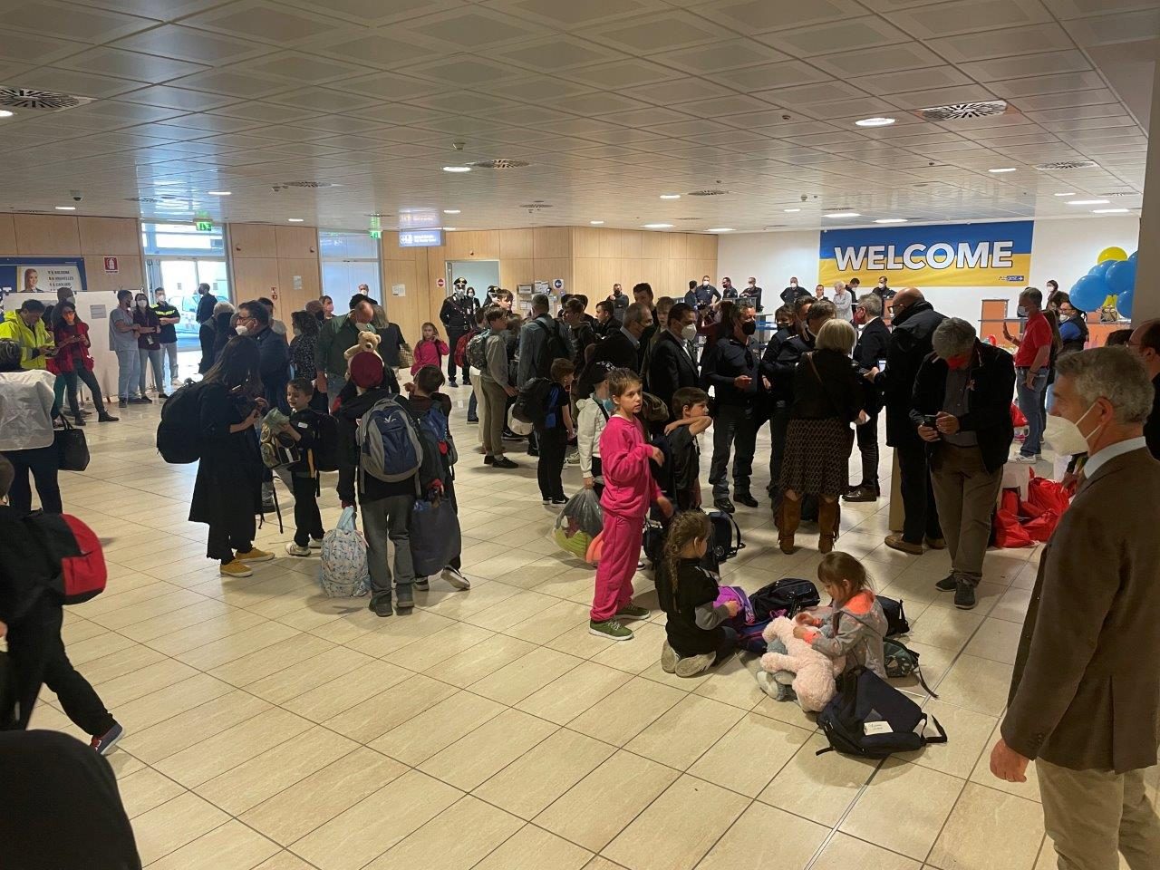 Bambini ucraini_aeroporto di Trapani_ (7)