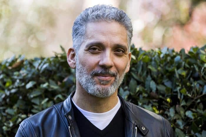 L'attore Beppe Fiorello posa per i fotografi durante il photocall del film tv Rai "Il mondo sulle spalle", Roma, 15 febbraio 2019. ANSA/ANGELO CARCONI