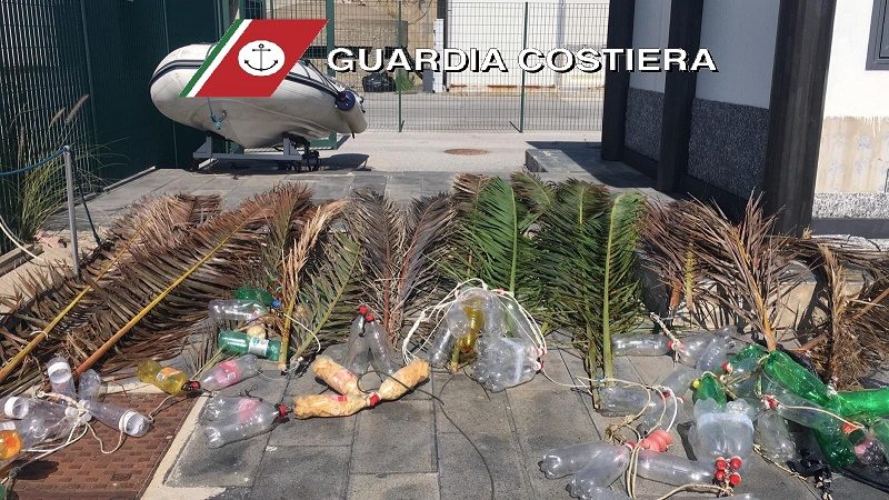 Il sequestro effettuato dalla Guardia Costiera