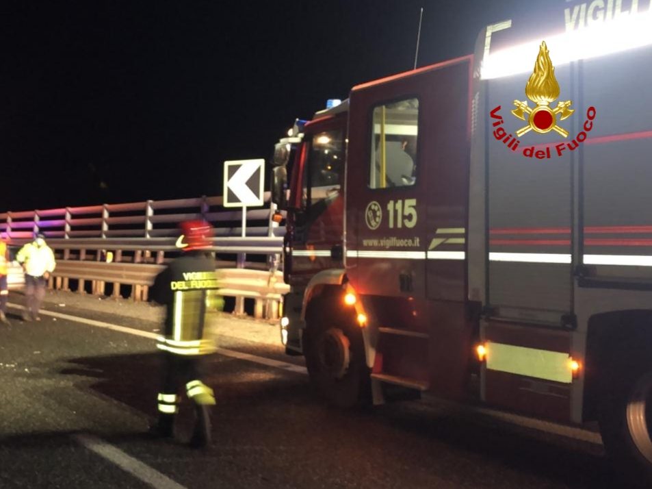 Incidente Pompieri vigili del fuoco autostrada (2)