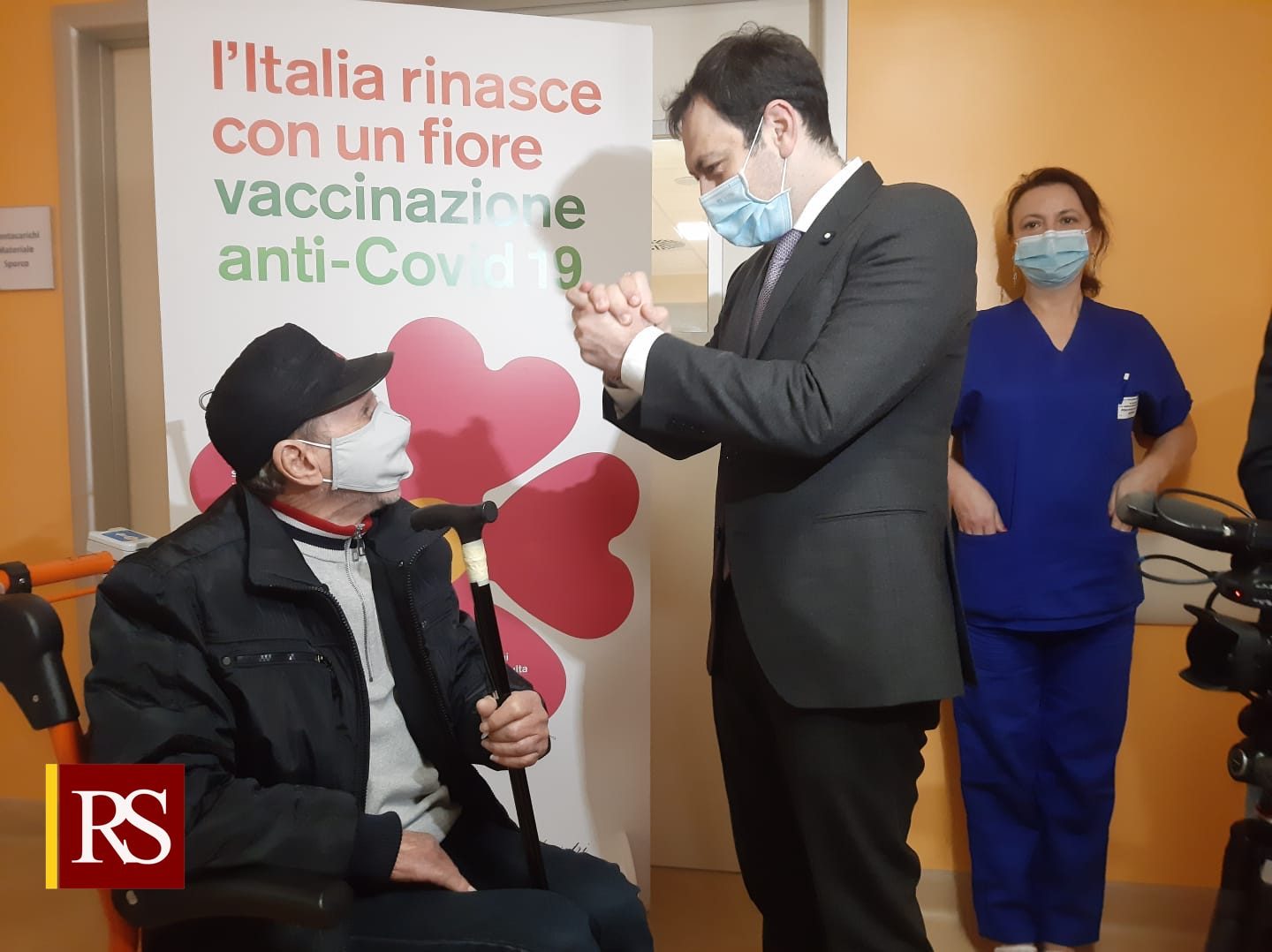 Razza visita il centro vaccinale del San Marco (Ct)