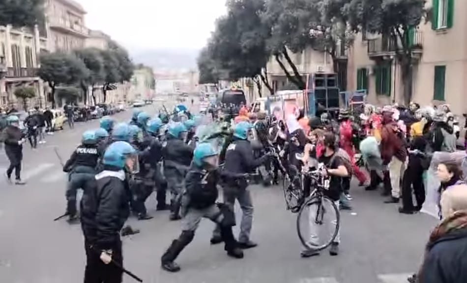 Scontri corteo no ponte Messina