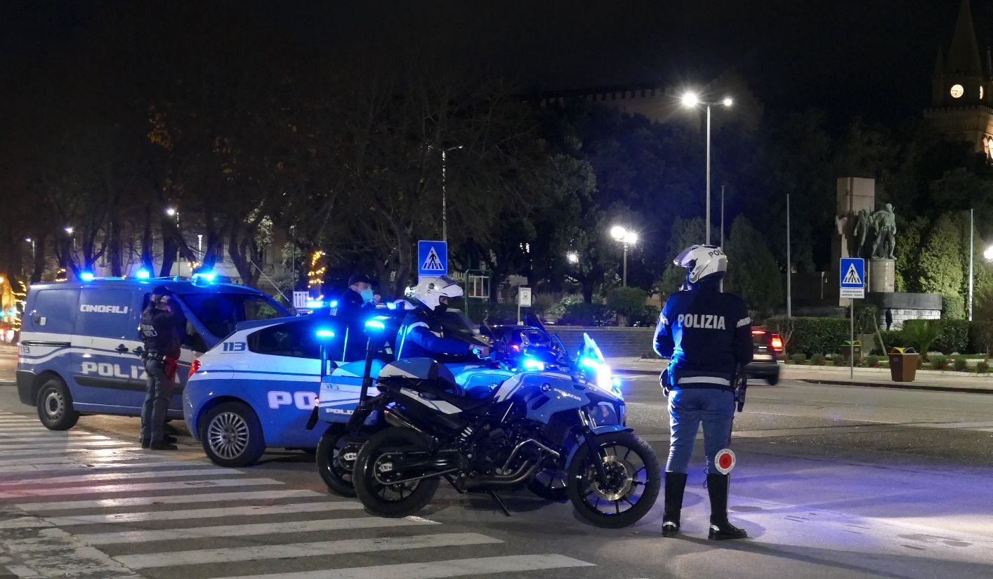 Servizi notturni messina polizia