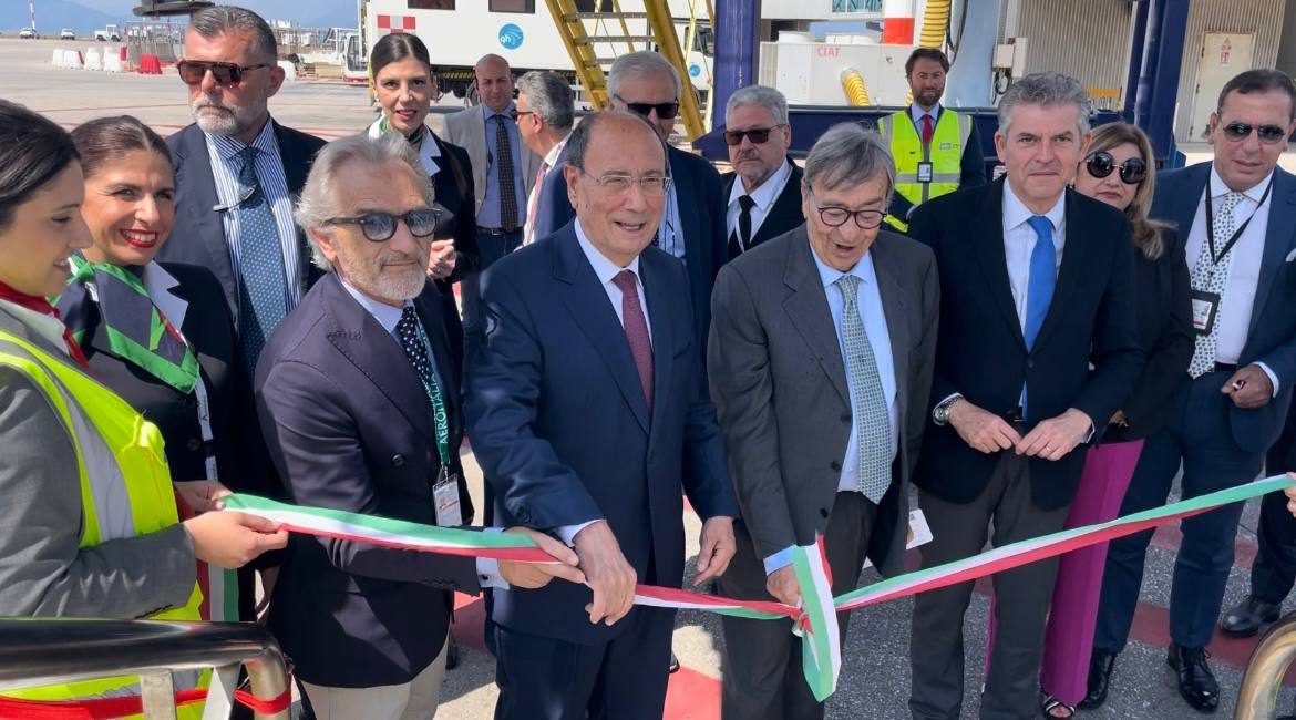 Taglio nastro volo inaugurale Aeroitalia Palermo-Roma