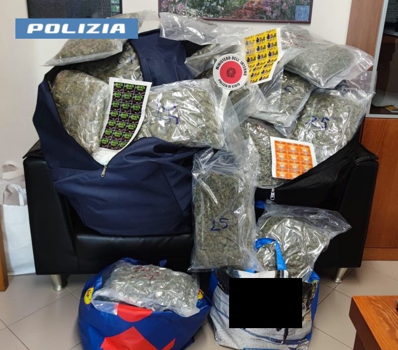 Trasportano 60 kg di marijuana, due uomini arrestati dalla Polizia di Stato - ter