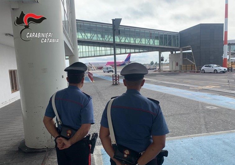 carabinieri catania aeroporto