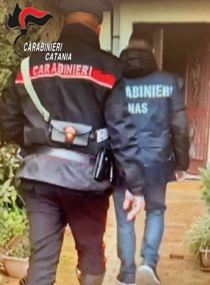 carabinieri nas trecastagni