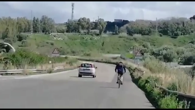 ciclista autostrada