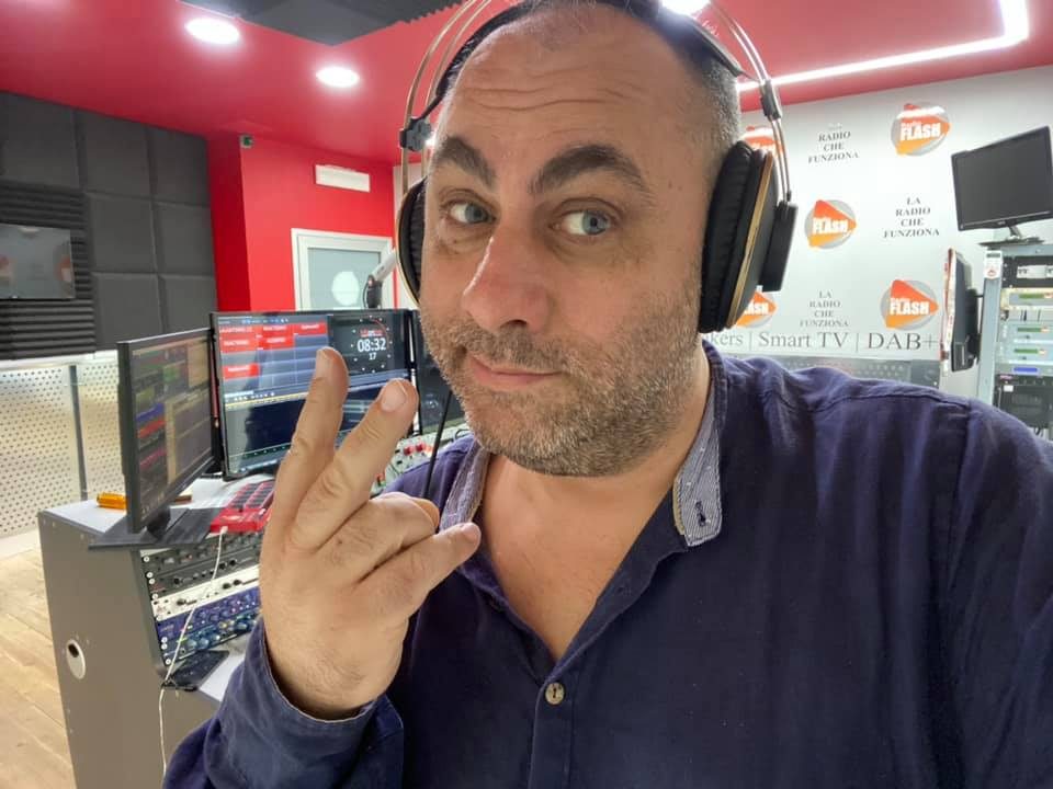 Il conduttore radiofonico ed editore di Radio Flash, Enzo Sangrigoli