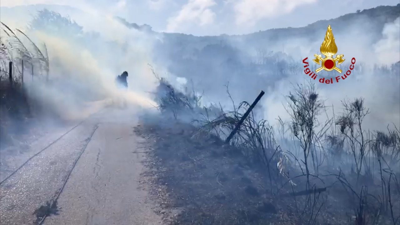 incendio patti vigili del fuoco