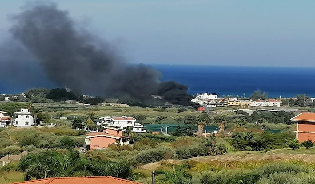 Vasto incendio a Terme Vigliatore