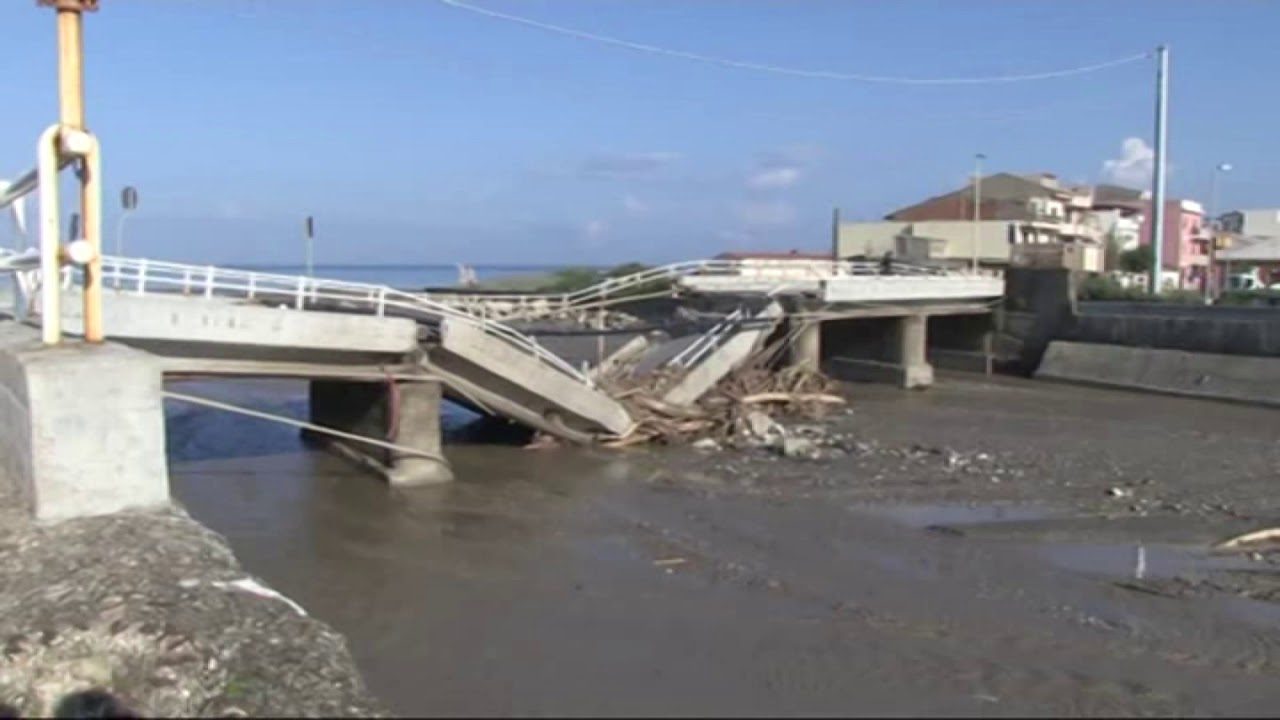 Il ponte di Calderà dopo il crollo