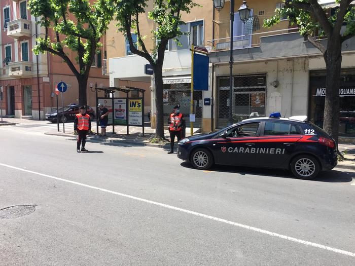 Criminalità: carabinieri con auto di servizio