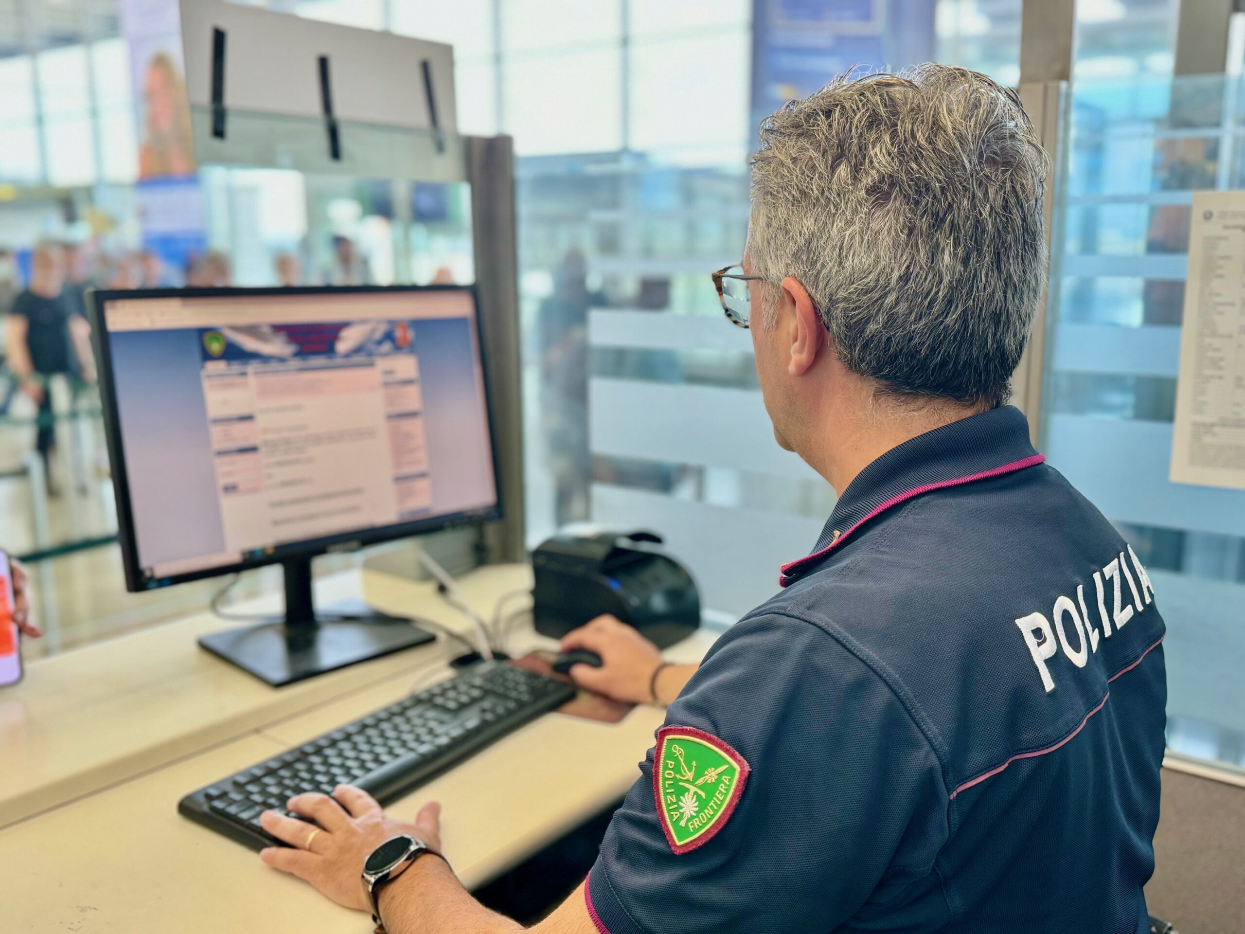 passasporto falco polizia frontiera catania