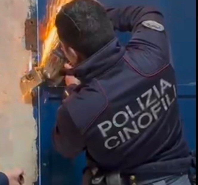 poliza catania droga e arma