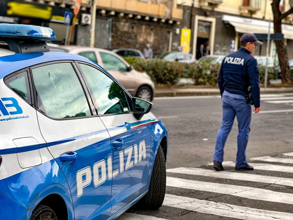 tentato suicidio polizia catania